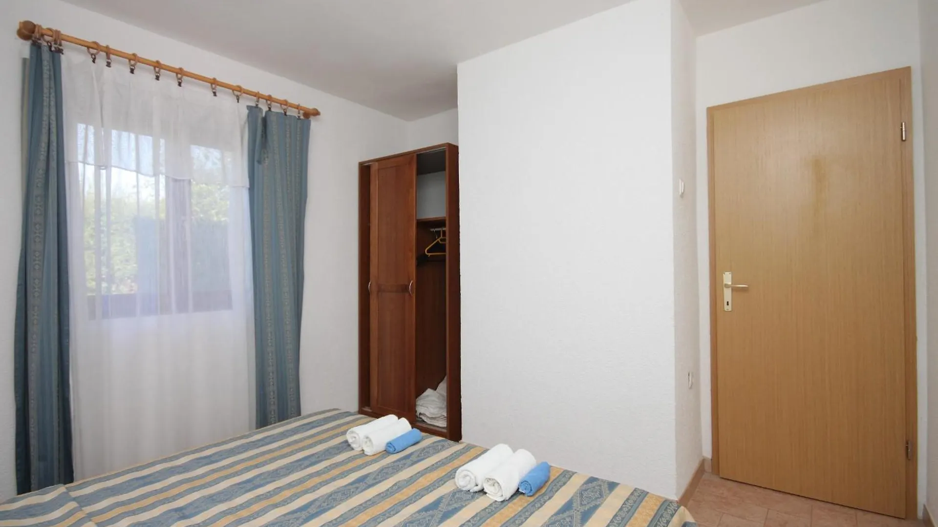 Apartments By The Sea Dajla, Novigrad - 3376